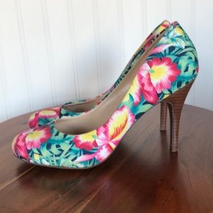 Jessica Simpson 🌺🌸🌼Multi-Color Floral Pump 8M
